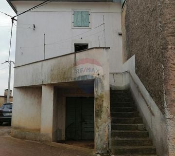 Istra, Višnjan, dvije kuće za adaptaciju - cover