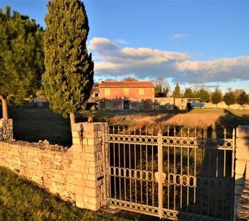 ISTRA, KANFANAR - Kompleks od 2 kuće i 6052 m2 građevinskog zemljišta s pogledom na more - cover