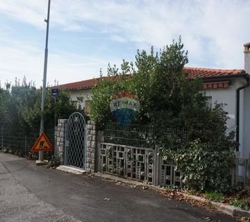 Grad Krk, obiteljska kuća u centru grada - cover