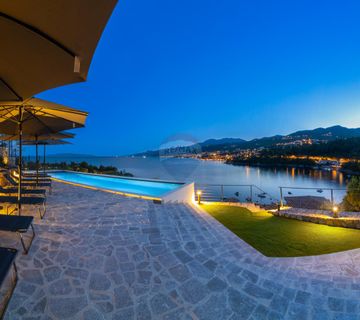 OPATIJA- dvoetažan stan, 1.red do mora, bazen, garaža, vrt, lift, pogled na more - cover