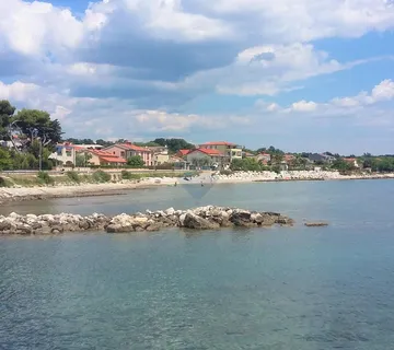 Lovrečica, Umag - građevinska parcela 300 m od plaže - cover