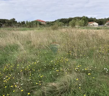 Pula, poljoprovredna parcela s vodom  - cover