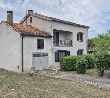 Istra, Karojba okolica samostojeća kuća sa dvorištem - cover