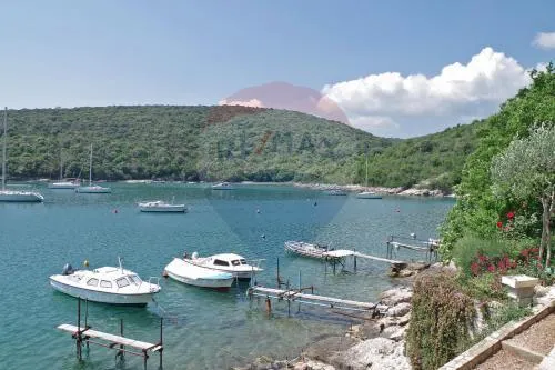 KRNICA, Teren 80 m od mora - cover