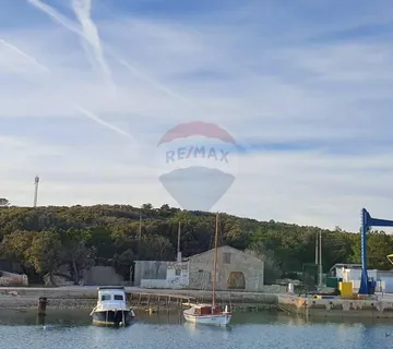 OTOK CRES - MARTINŠĆICA - VELIKO GRAĐEVINSKO ZEMLJIŠTE 2. RED DO MORA - cover