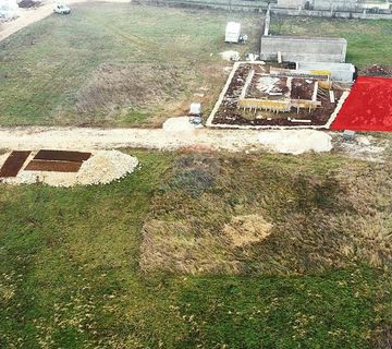 Istra, Kanfanar okolica - pravilno građevinsko zemljište 400 m2  - cover
