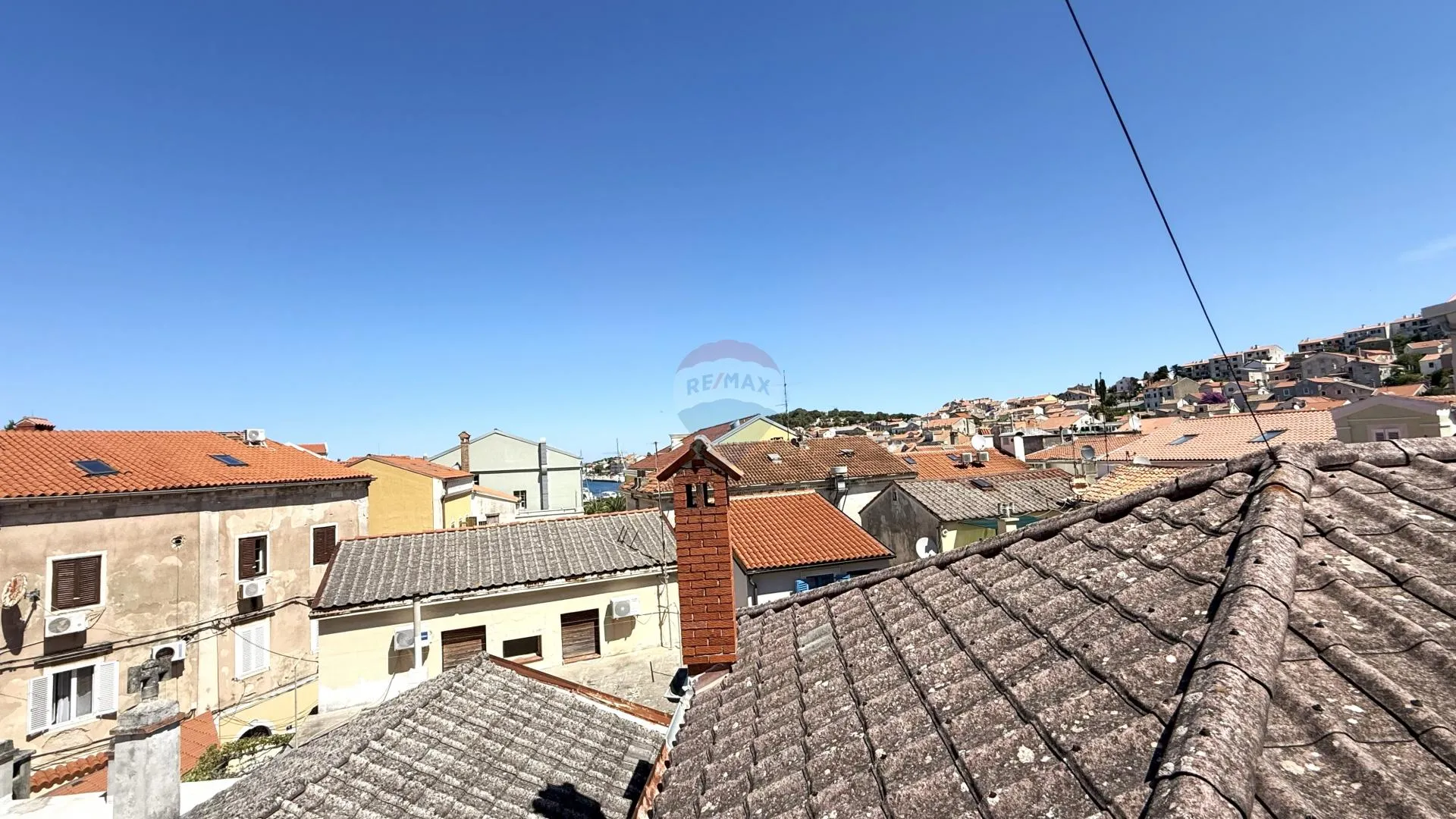 Mali Lošinj, dvije kuće drugi red do mora - cover