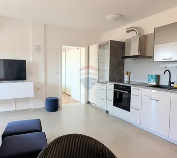 Rovinj – stan s vlastitim vrtom i parkirnim mjestom - cover