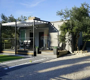 Sv. Filip i Jakov, zemljište sa mobilnom kućicom - cover