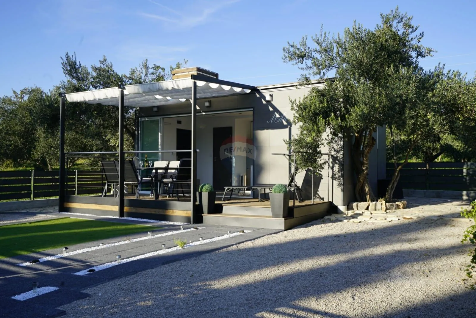 Sv. Filip i Jakov, zemljište sa mobilnom kućicom - cover