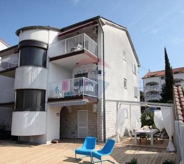 MALINSKA-kuća sa šest apartmana i bazenom -uhodani posao - cover