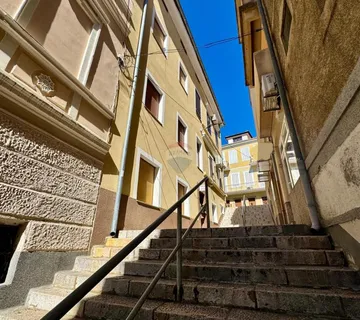 Crikvenica- kuća sa 4 apartmana u strogom centru grada - cover