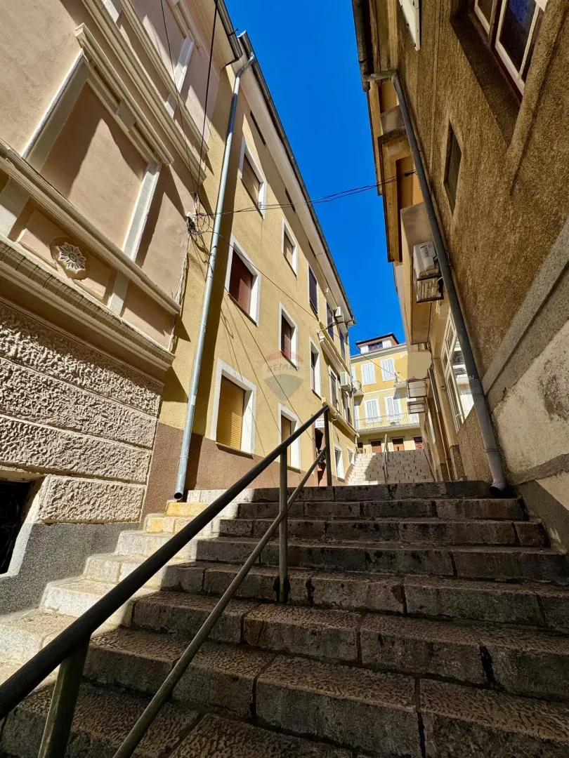 Crikvenica- kuća sa 4 apartmana u strogom centru grada - cover