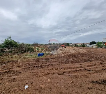 PULA, ŠTINJAN - Građevinsko zemljište gospodarske namjene  - cover