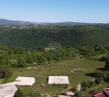 ISTRA, PIĆAN - Gr. zemljište 2000m2 + Polj. 4000m2, započeta gradnja  - cover