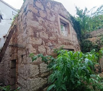 Istra, Rovinj, ruševina s glavnim projektom u centru grada - cover