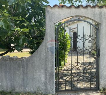 Otok Krk, Dobrinj, samostojeća kuća 3S+DB, 100 m2  - cover