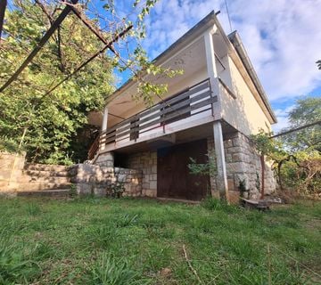 Okolica Crikvenice, Grižane- samostojeća kuća s garažom za adaptaciju- 327m2 okućnice - cover