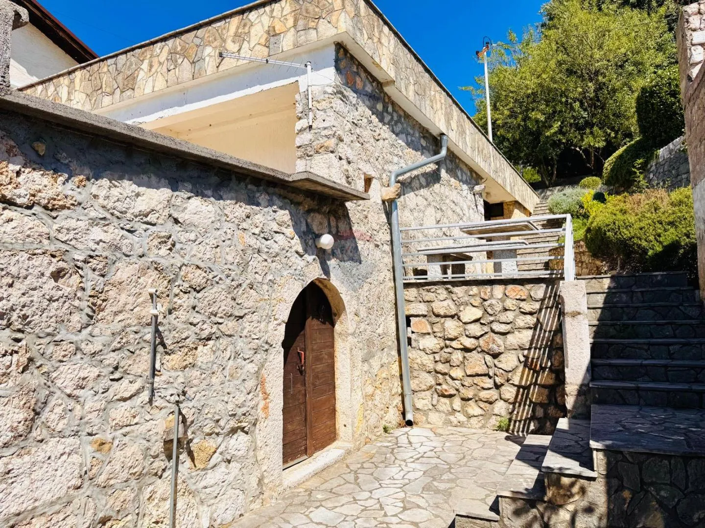 Bribir- kamena kuća sa 2 stana - cover