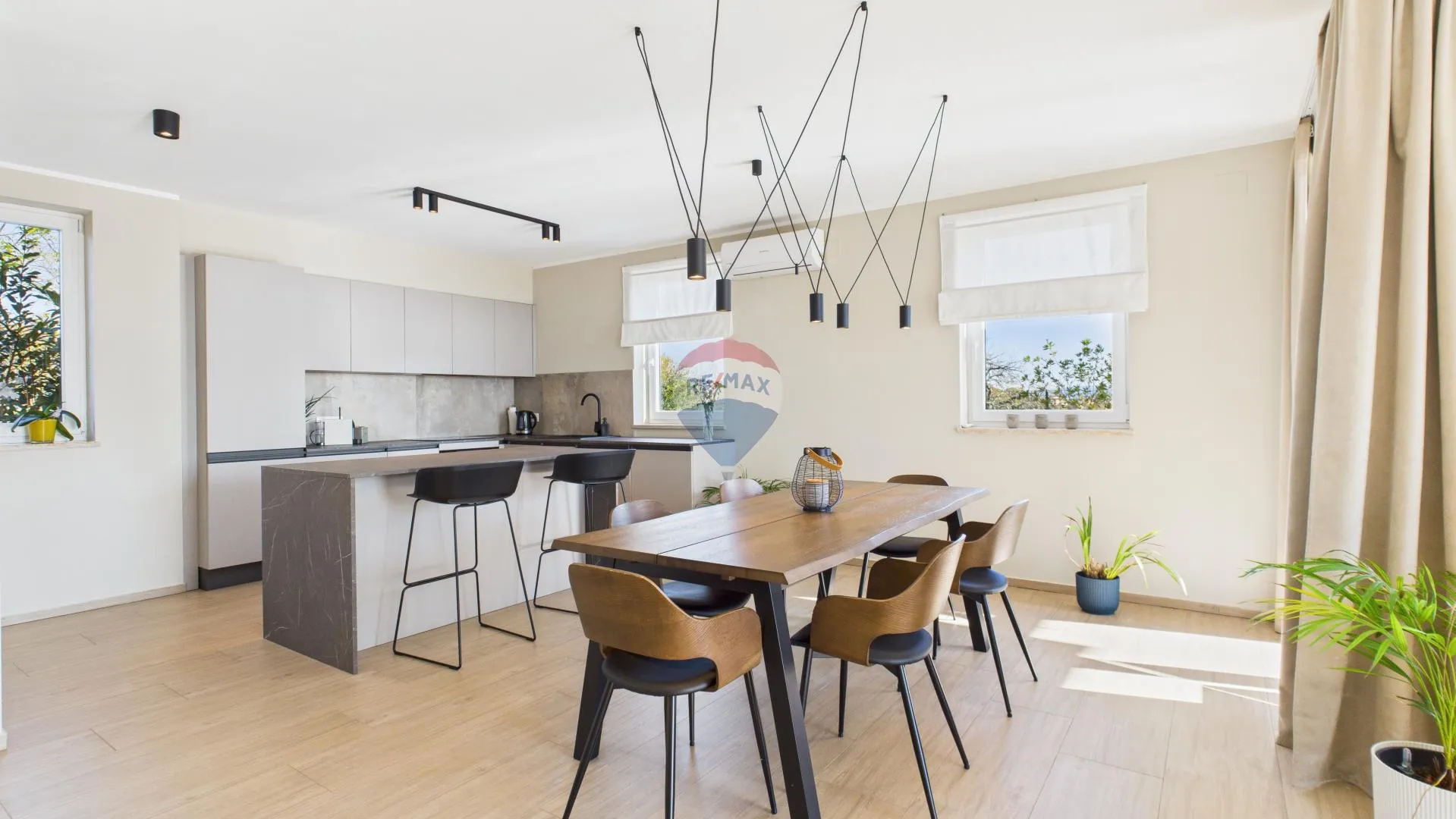 Istra, Buje-okolica, elegantna vila s infinity bazenom i pogledom na prirodu  - cover