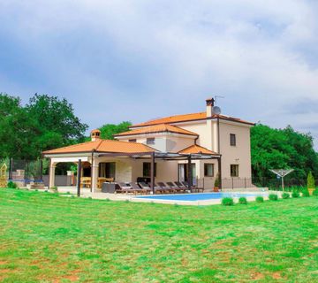 Istra, Rovinj - prekrasna villa s velikom okućnicom - cover