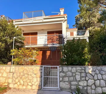 Novi Vinodolski- kuća sa 3 stana, 2. red do mora - cover