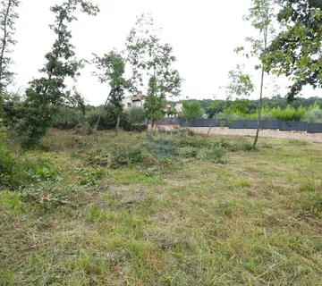 SV. LOVREČ, okolica- građevinsko zemljište s projektom - cover