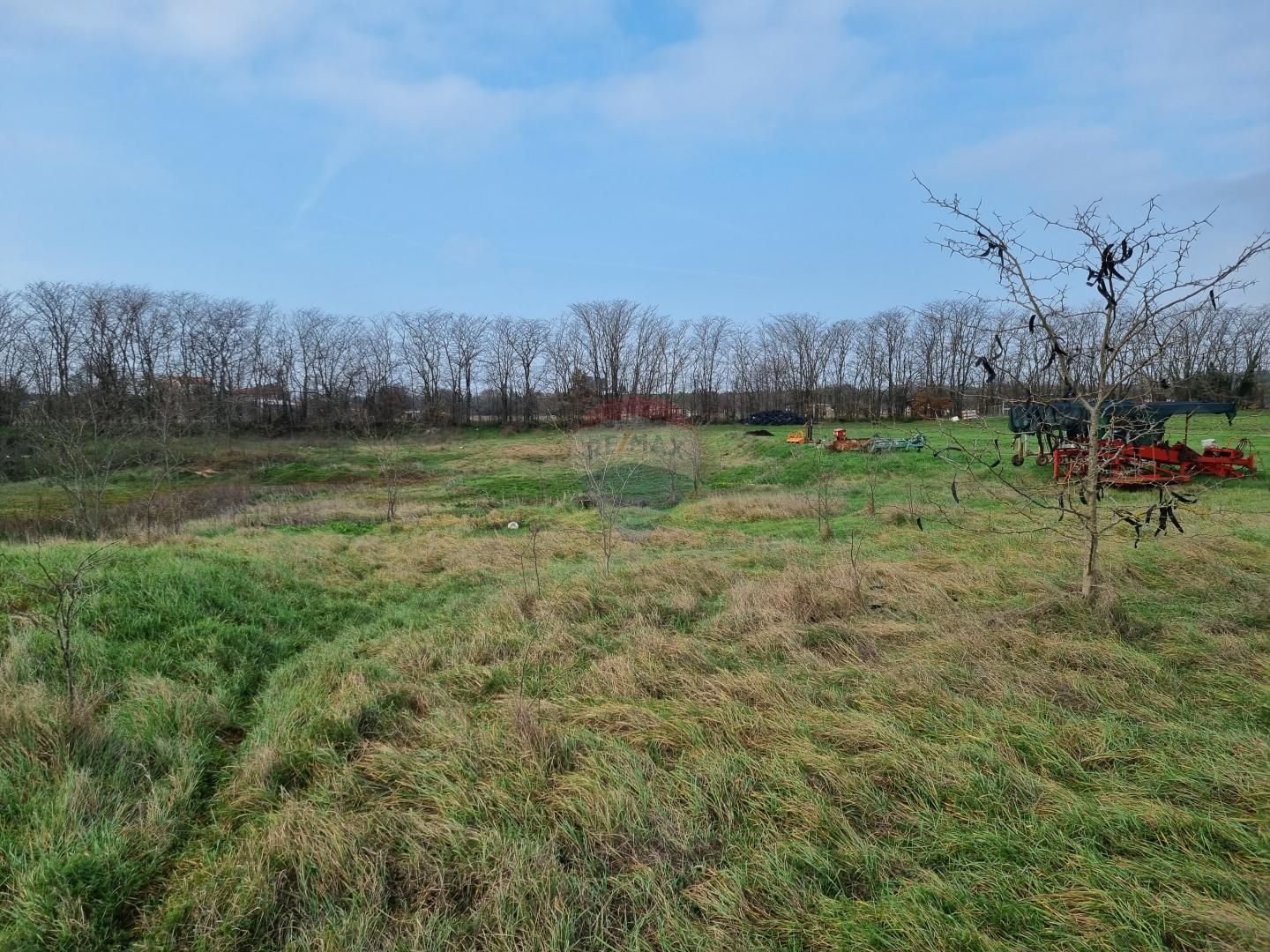 Pula, kuća s dva stana i teren građevinsko-poljoprivredni od 15000 m2 - cover