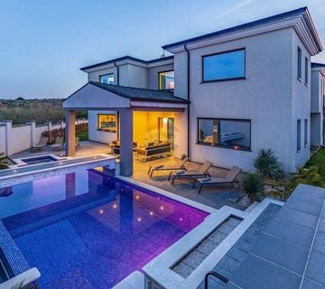 Istra, Banjole, villa s bazenom - cover