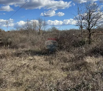 Istra, Poreč - okolica, veliko poljoprivredno zemljište u prvom redu do industrijske zone Kukci - cover