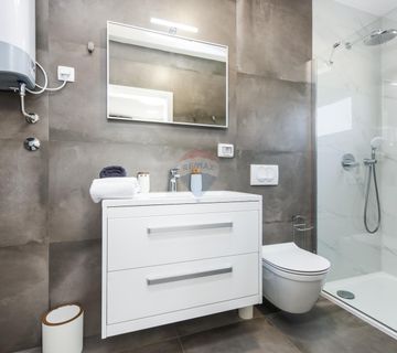 Rovinj,stan u novogradnji ,mirna ulica,85m2+parking - cover