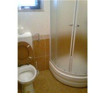 Kuća sa tri stana i 1000 m2 terena - cover