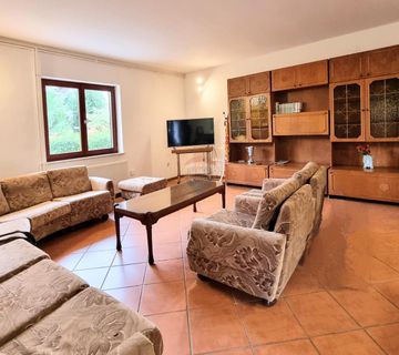 Rovinj širi centar - obiteljska kuća s 5 spavaćih soba - 350 m2 - cover