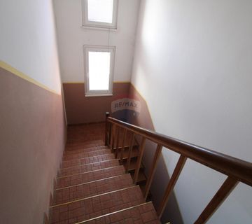 Petrinja, kuća 382 m2, 4 stambene jedinice - cover