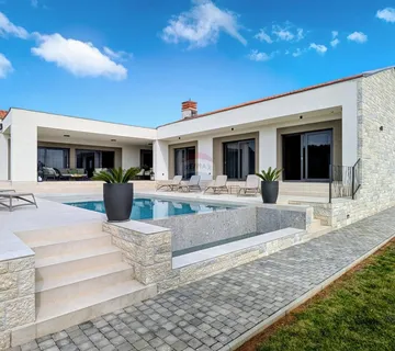 Rovinj, okolica - nova kuća 291 m2 s preljevnim bazenom na okućnici od 1180m2  - cover