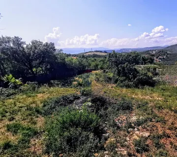 Hreljin, građevinski teren od 2410m2 s otvorenim pogledom - cover