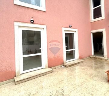 Poslovni prostor , Novigrad , 95m2 - cover