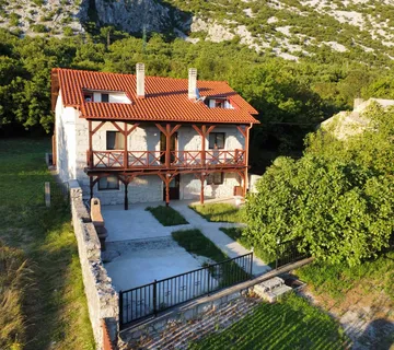 Crikvenica, Drivenik - prostrana obiteljska kuća s okućnicom - cover