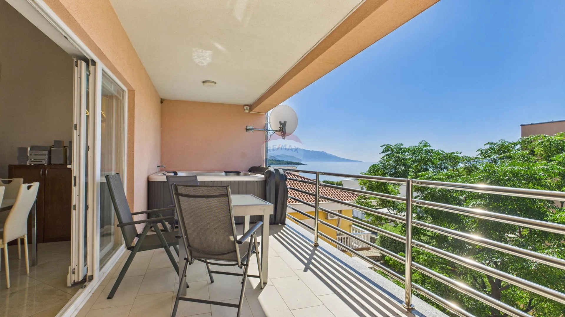 Novi Vinodolski- stan 2.red od mora sa jacuzzijem - cover