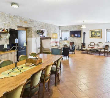 Istra,Buje-Kuća za dugoročni najam - cover