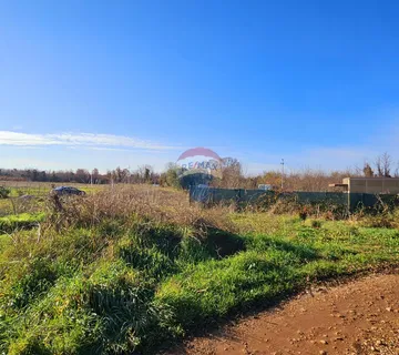 Istra, Umag - Poljoprivredno zemljište na samom rubu grada - cover