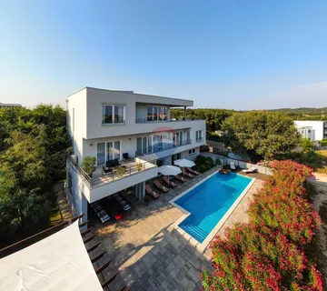 Istra,Medulin-velika moderna vila s bazenom  - cover