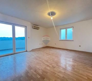 Istra,Pula - renoviran stan sveukupne površine 148m2 - cover