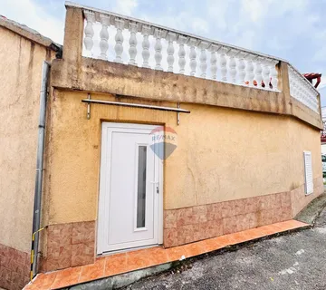 Novi Vinodolski- kuća u centru grada - cover