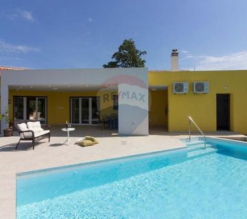 Istra, Svetvinčenat, prostrana villa sa bazenom u oazi mira - cover