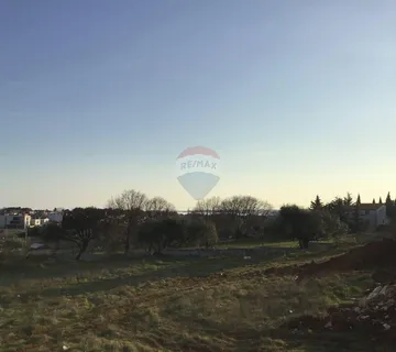 Medulin, građevinsko zemljište 700m od mora, 4408m2 - cover