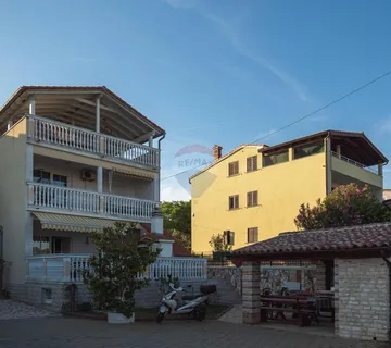 Banjole, apartmanska kuća 350 metara od plaže - cover