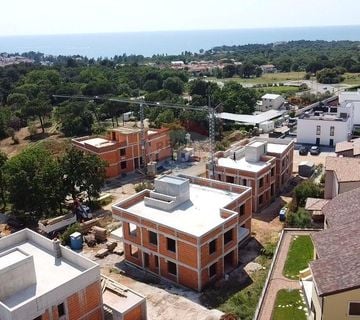 Poreč: Moderan stan s krovnom terasom atraktivnog pogleda prema moru - cover
