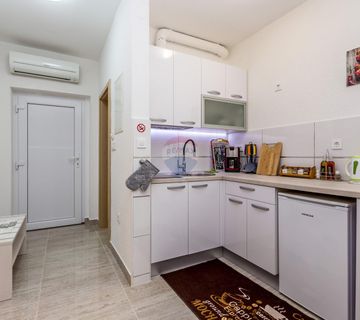 OTOK KRK,MALINSKA apartman sa vrtom - cover