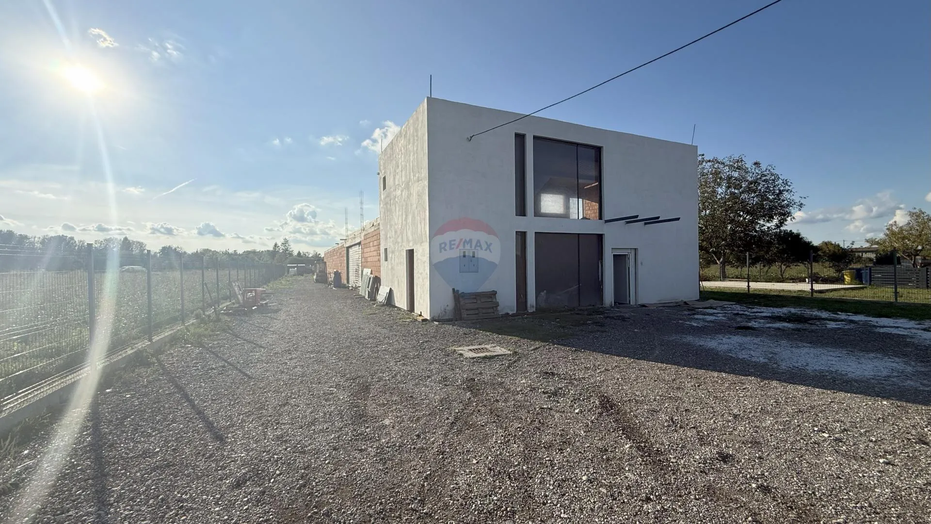 Rugvica, Proizvodna hala s prodajnim prostorom i skladištem - cover